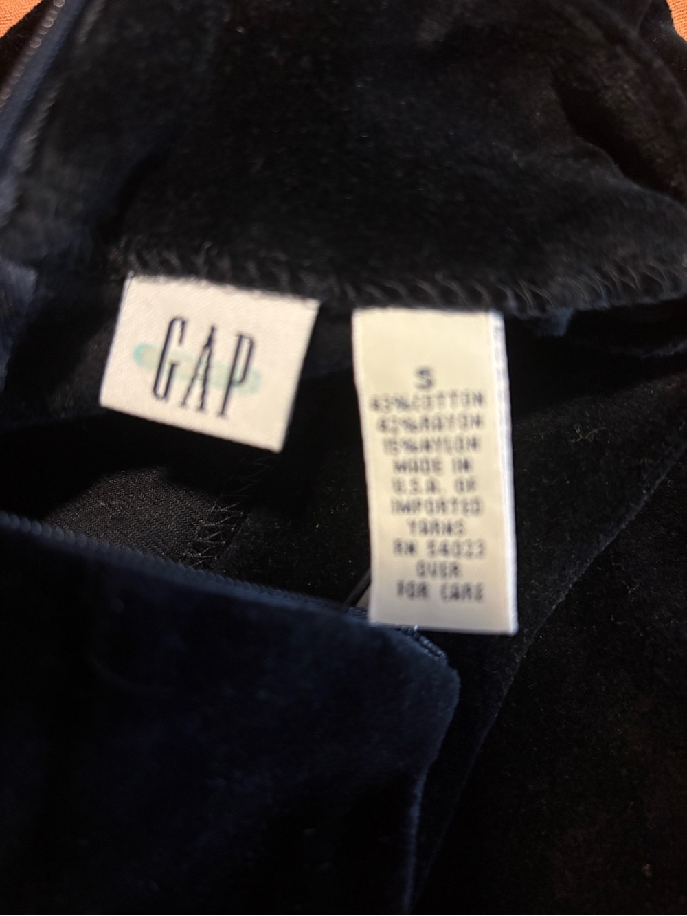 Gap Black Velvet Short-Sleeve Mock Neck Top - Picture 4 of 8